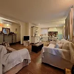 Leone Old Town Apartment