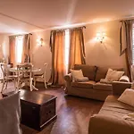 Leone Old Town Apartment